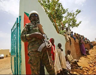 Sudango gerraz eta kanpoko interesez, internazionalismoaren txokoan