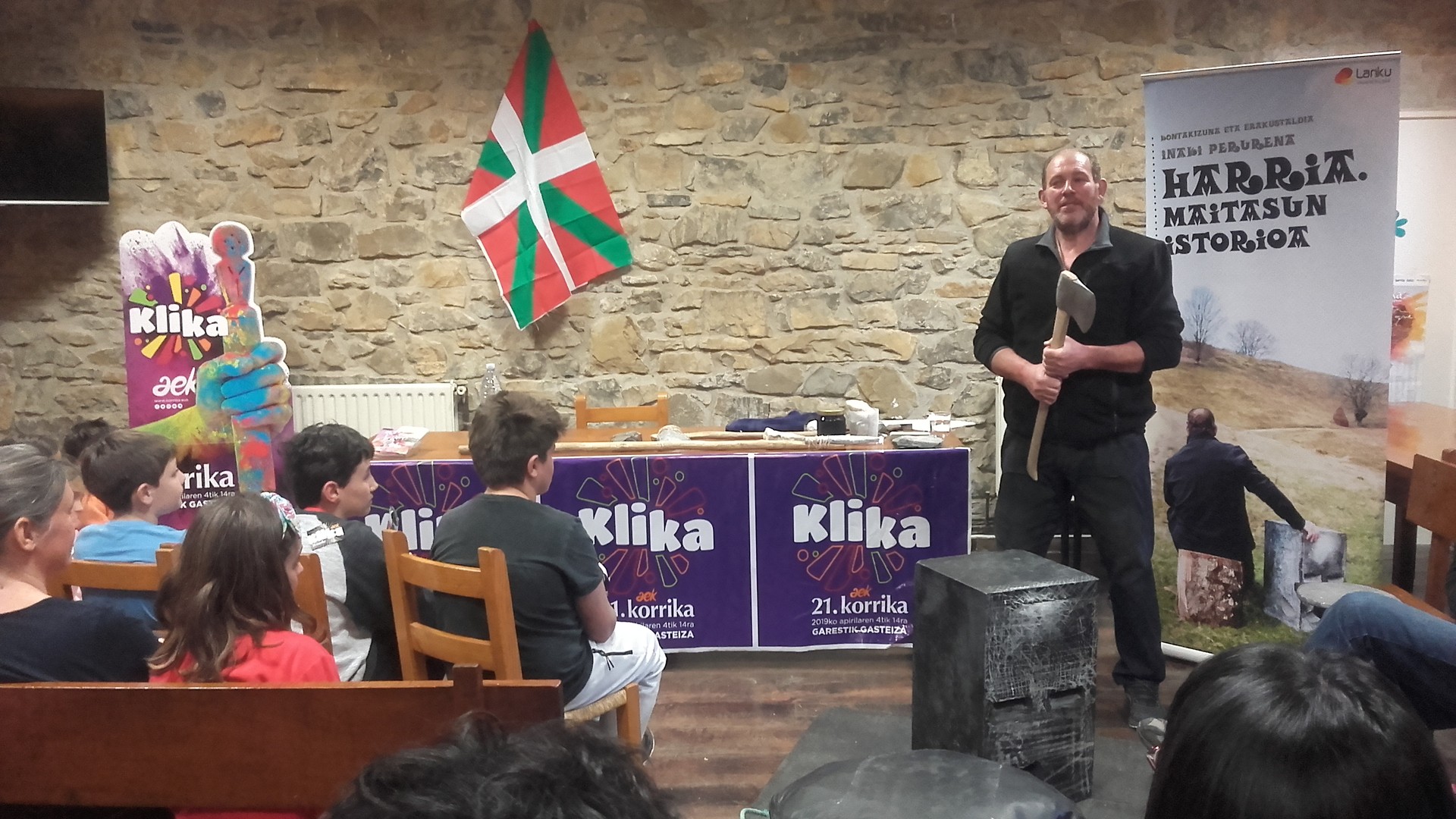 Korrika gurera etortzeko astebeteren faltan, korrika kulturala indartsu