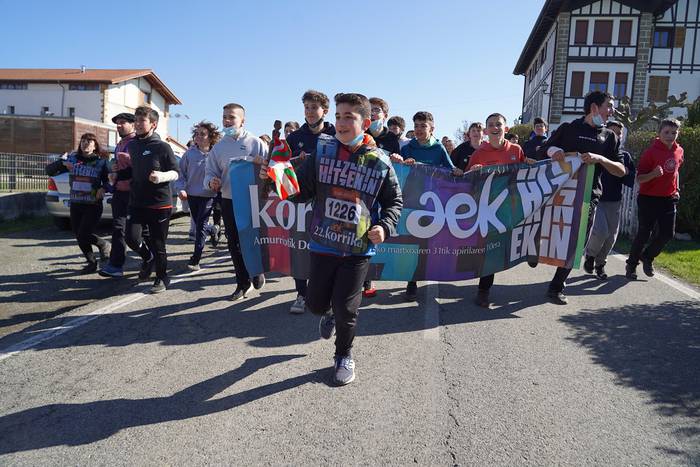 Larraintzarko ikastetxe parean