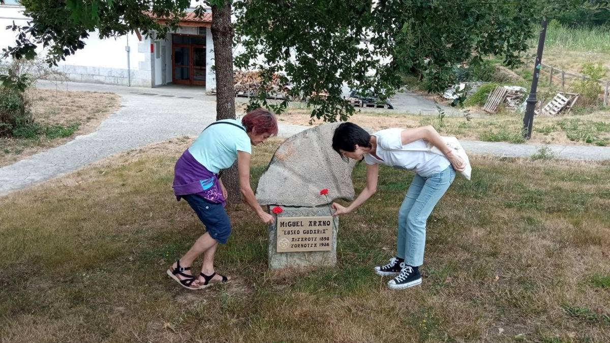 Faxismoaren kontrako elkarretaratzea egin dute Erbitin asteburuan