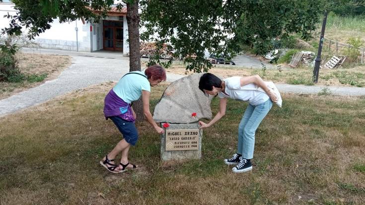 Faxismoaren kontrako elkarretaratzea egin dute Erbitin asteburuan