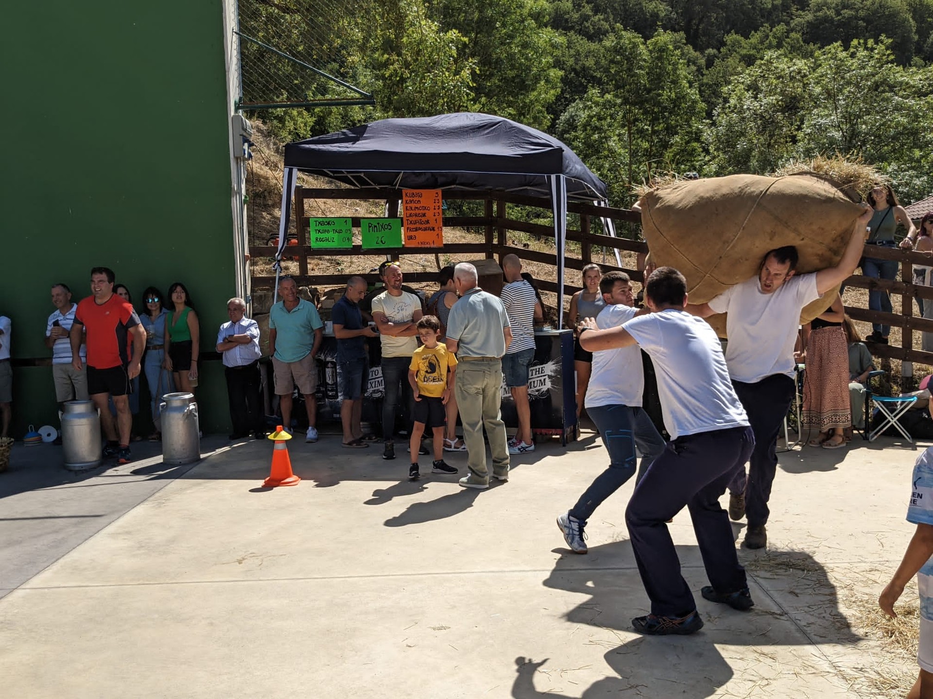 [KRONIKA] Urritzola-Galaingo erabilera anitzeko plazaren inaugurazioa