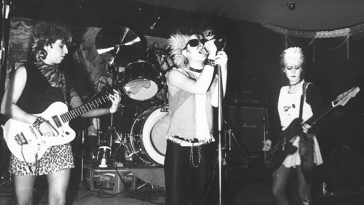 Emakumezkoen punk taldeak, Kataren kuir musika txokoan