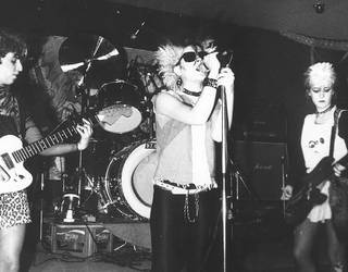 Emakumezkoen punk taldeak, Kataren kuir musika txokoan