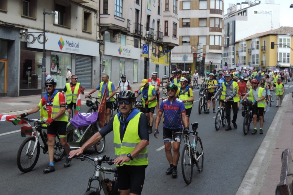 Euskal Herriko pentsionistak, bizikletan aldarrian