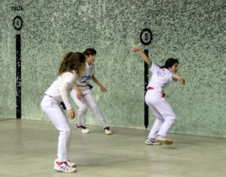 Basaburuko eta Imozko pilota goxoko txapelketa hasiko da