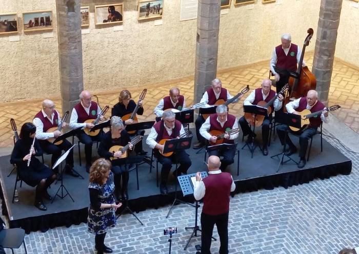 Ostiral kulturalak: Rondalla Armonía Edelweiss Aller abeslariarekin