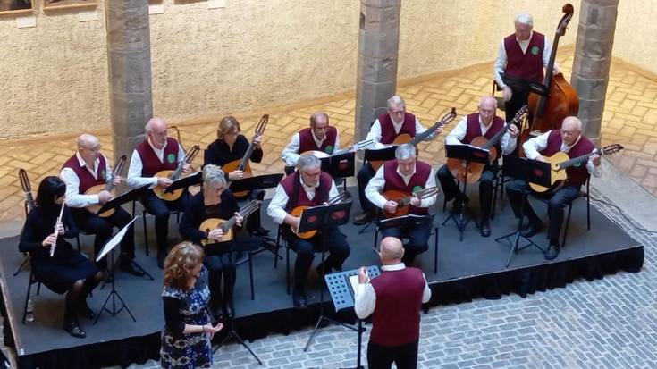Ostiral kulturalak: Rondalla Armonía Edelweiss Aller abeslariarekin