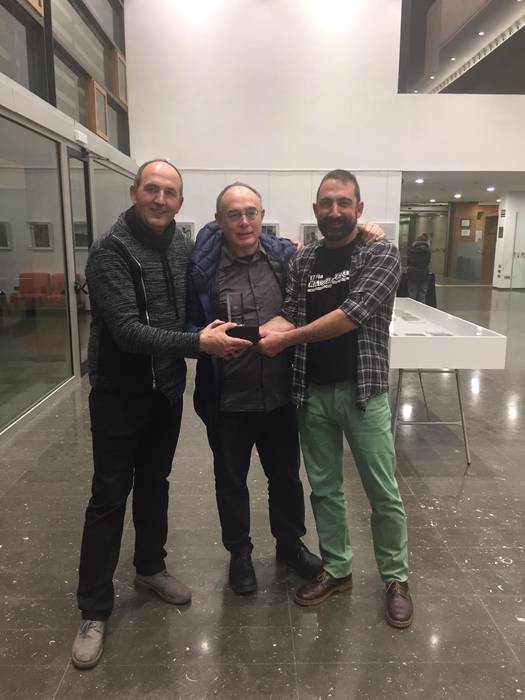 Itsasonea eraberritzeagatik Biziberri saria jaso du Imozko Udalak. Joxean Iturralde, alkatea; Ramón Txokarro, udal arkitektoa; eta Alfredo Alzueta, zinegotzia; izan ziren Civicaneko sari banaketan