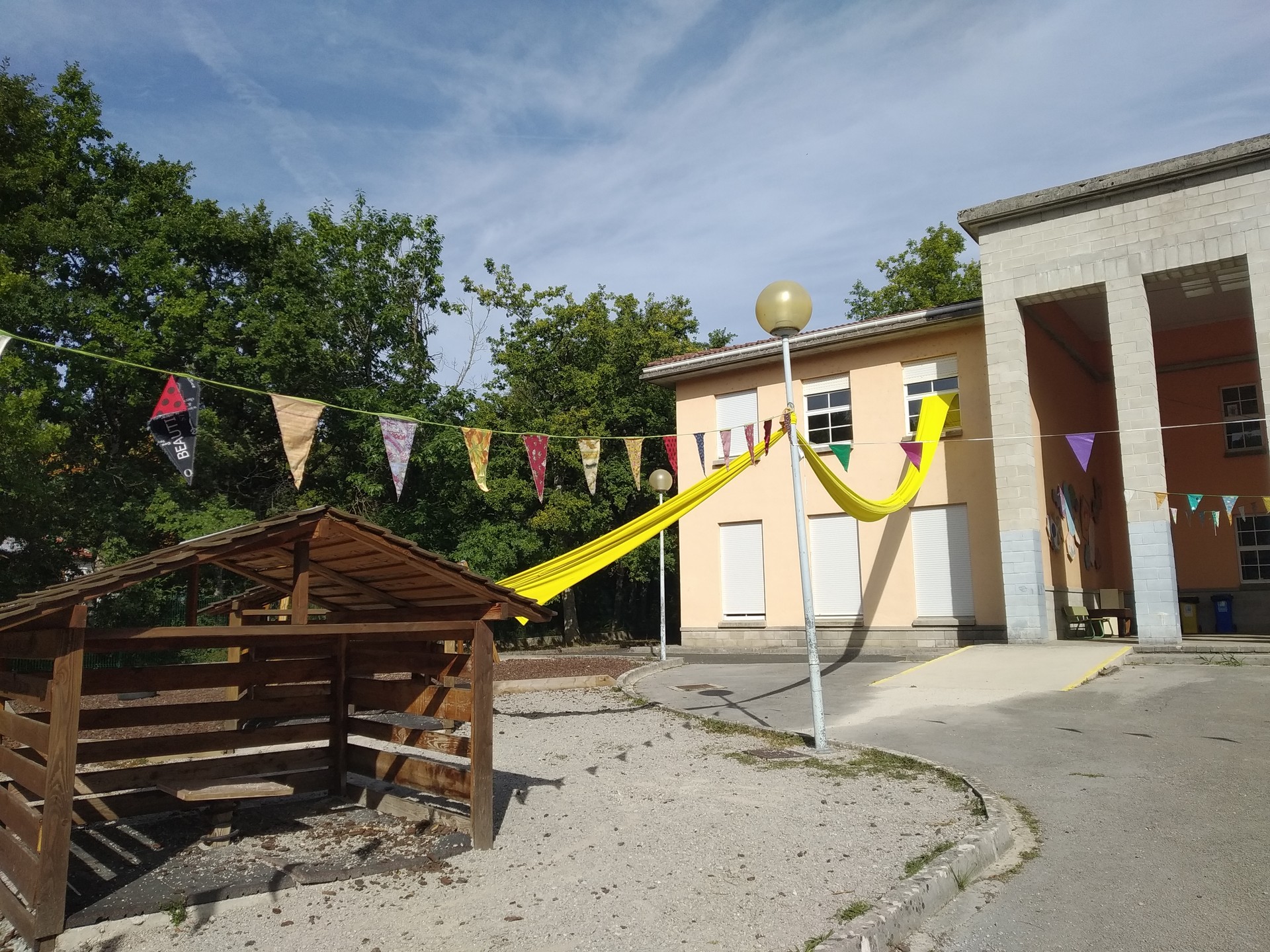 Itzuli dira ikasleak Larraintzarrera eta Oihanzabalera