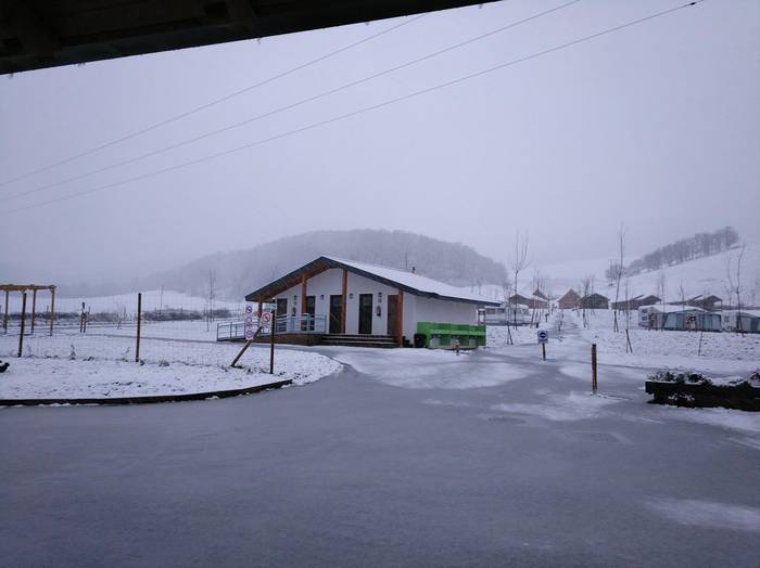 Izarpe kanpina ere, Aroztegin, elurpean
