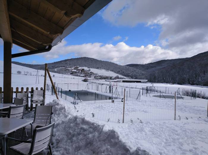 Izarpe kanpina ere, Aroztegin, elurpean