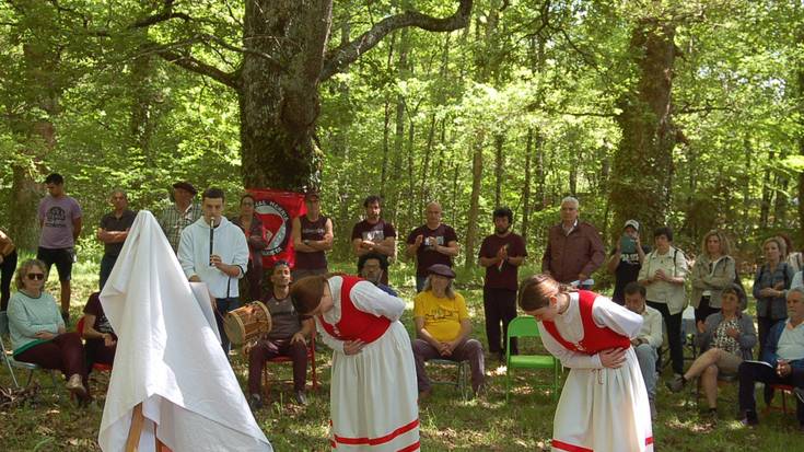 Faxismoak Errepresaliatutako Basaburuko medikua eta Igoako maisua omendu dituzte