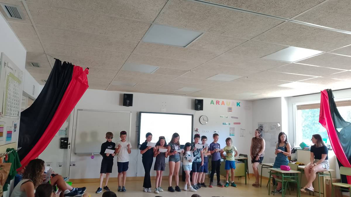 Ikasturtea (eta seigarren mailakoak) agurtu dituzte Oihanzabal eskolan