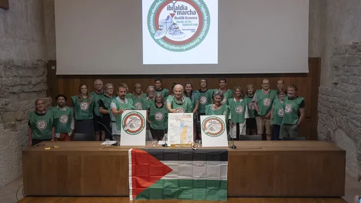 Tuteratik abiatu den 'Ibaitik Itsasora' martxa astelehenean iritsiko da Larraintzarra