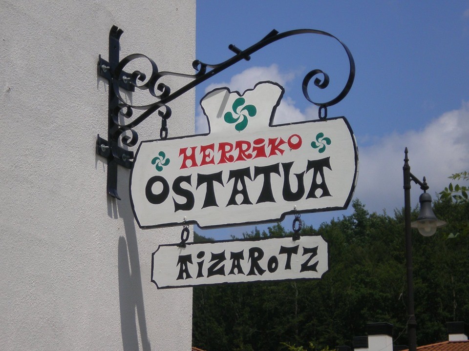 Zabalik da Aizarozko Ostatua kudeatzeko deialdia