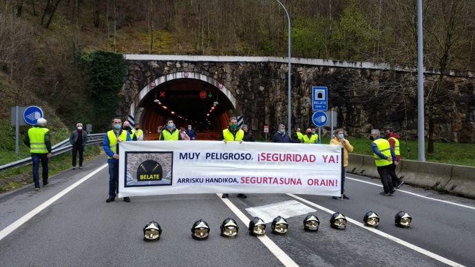 Segurtasun neurriak eskatzeko errepide mozketak izanen dira gaur N-121ean