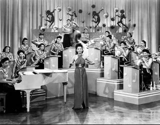 Swinga eta emakumezkoen lehen Big Band-ak